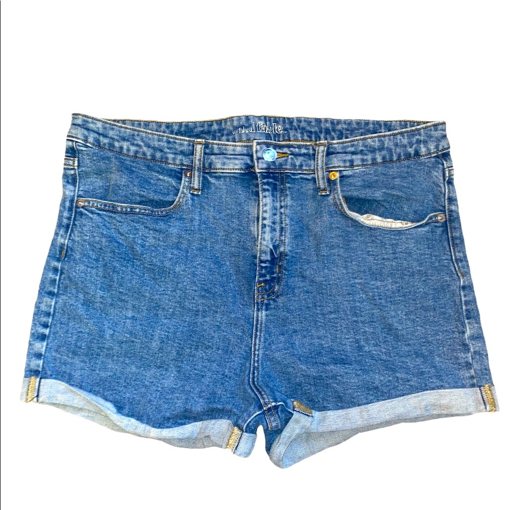 💙High-waisted WILD FABLE jean shorts💙